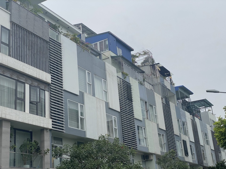 Vệ sinh,bóc băng keo bàn giao thang máy đi vào sử dung cho quý khách hàng